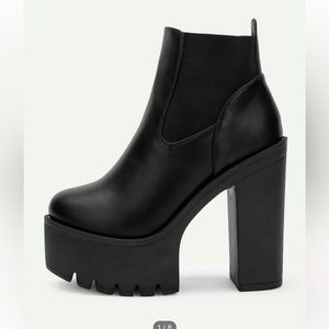 SHEIN SOLID CHUNKY BLACK BOOTS